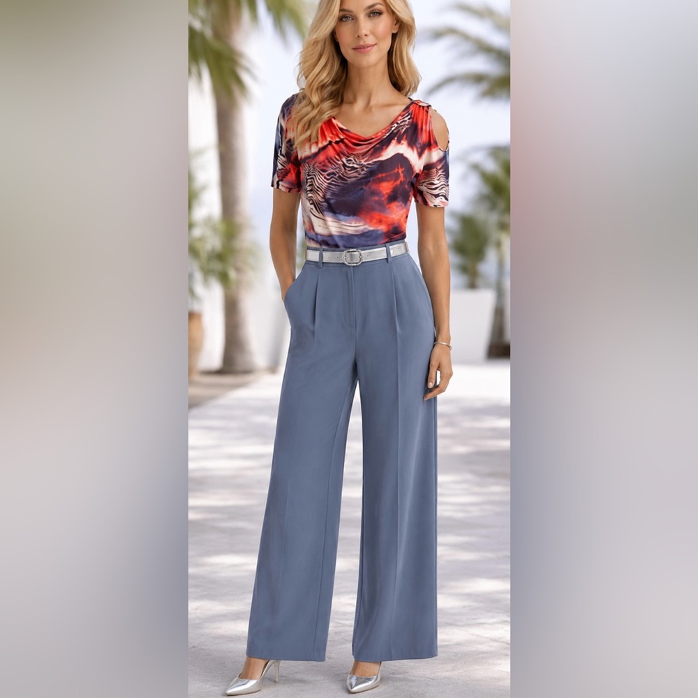 🛑 6/$25 Laura Petites Cut-Out Shoulder Top